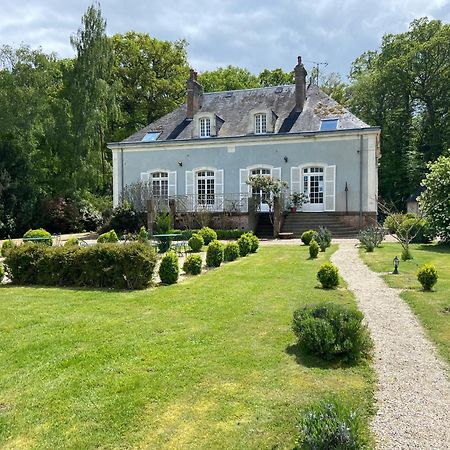 Hotel Les Grands Chenes Saint-Fargeau  Exteriör bild