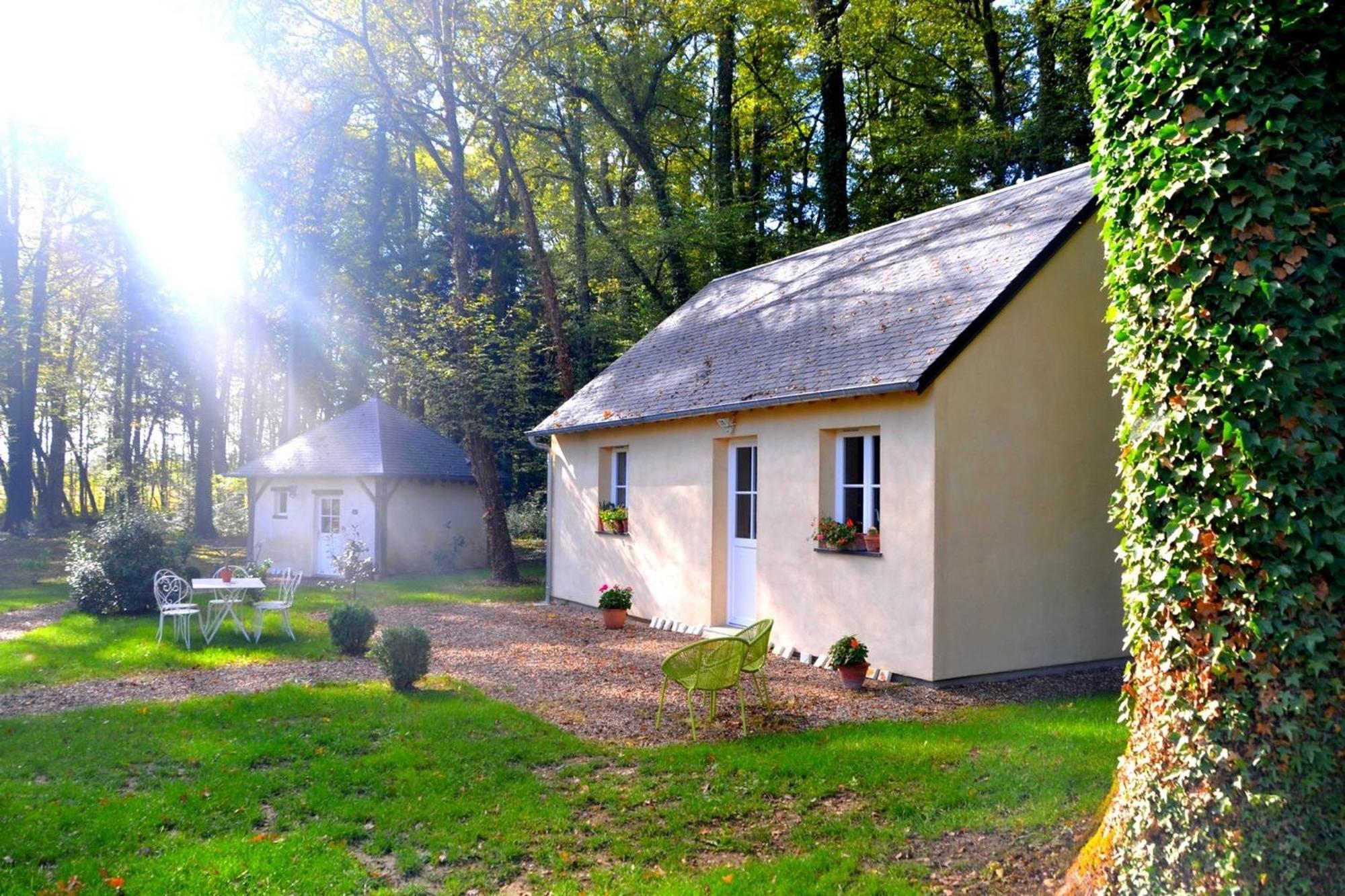 Hotel Les Grands Chenes Saint-Fargeau  Rum bild