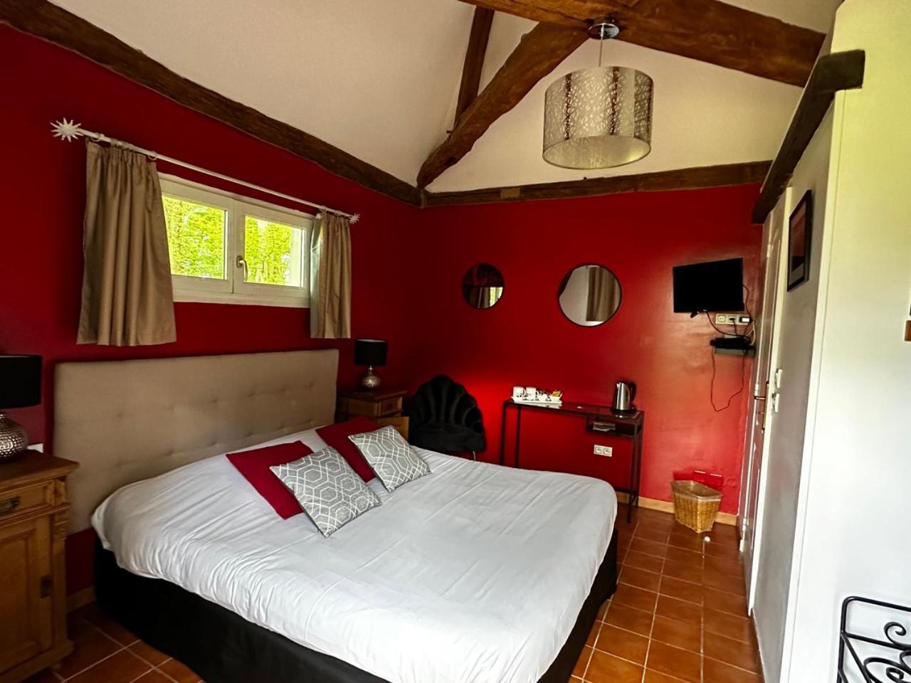Hotel Les Grands Chenes Saint-Fargeau  Exteriör bild