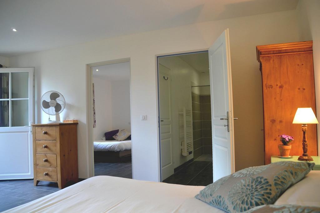 Hotel Les Grands Chenes Saint-Fargeau  Rum bild